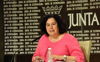 Durante el acto de entrega de galardones a miembros de la Policía Local de Navalmoral, Begoña García anima a la incorporación de más mujeres a este cuerpo