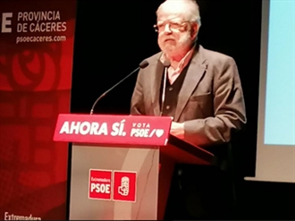 Rodríguez Ibarra dice en Navalmoral, sobre la irrupción de VOX, que “la bestia se despertó”