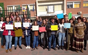 Continúan las protestas de profesores del IES Augustóbriga a las puertas del centro