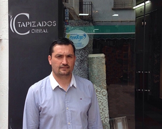 “La instalación de un toldo mejora la habitabilidad de una vivienda reduciendo varios grados la temperatura interior”